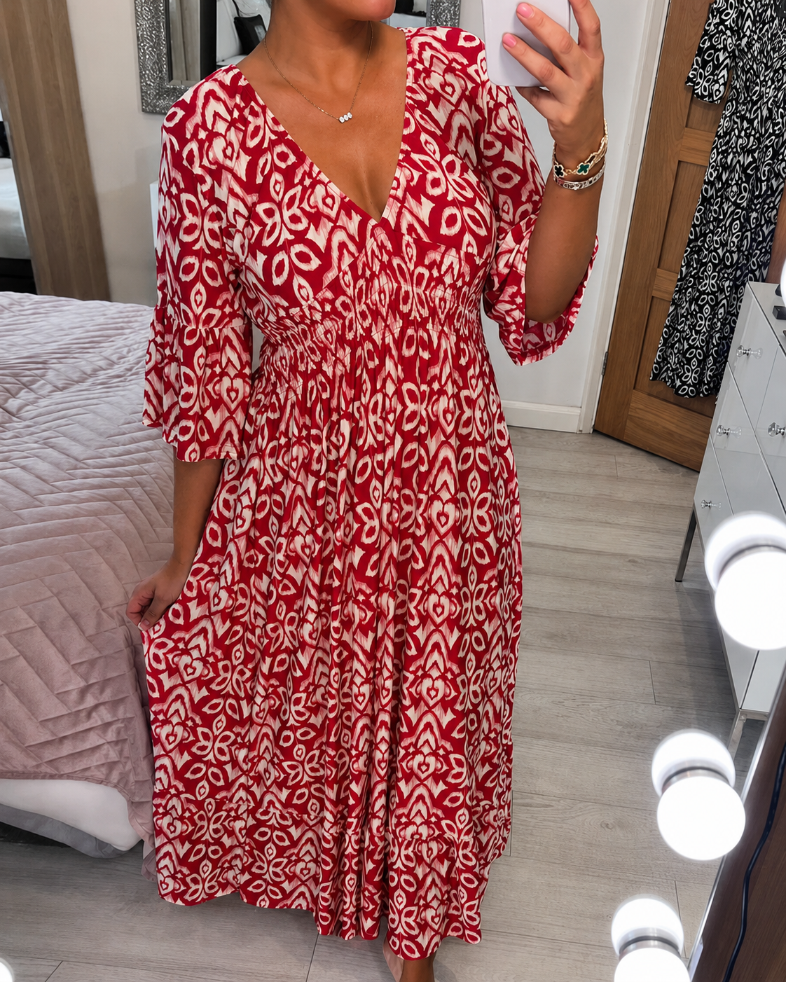 Yvonne - Schickes Kleid mit Details