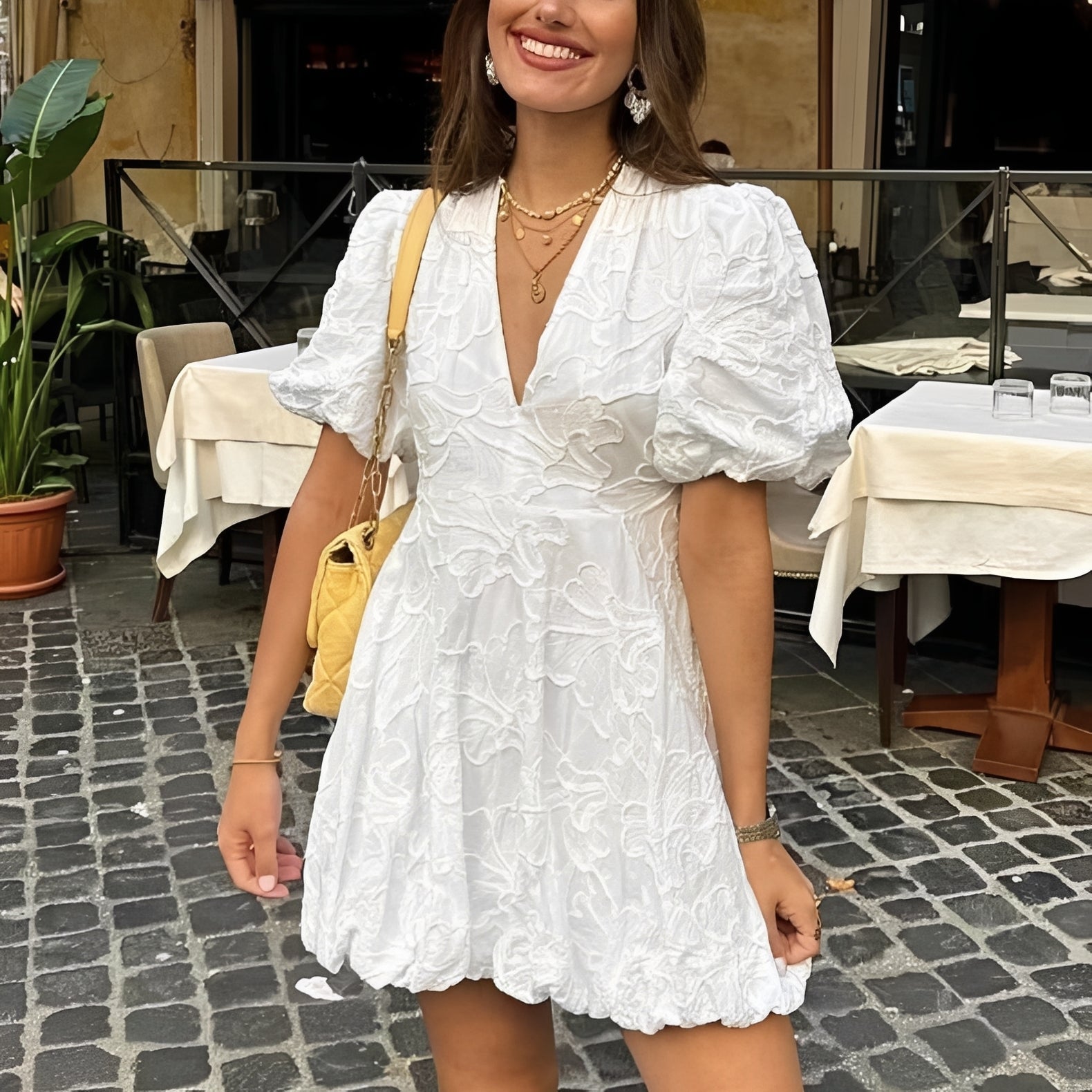 Claudia - Schickes Mini-Kleid mit Stickereien