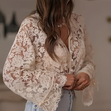 Alexia - Modische Bluse mit floralen Details