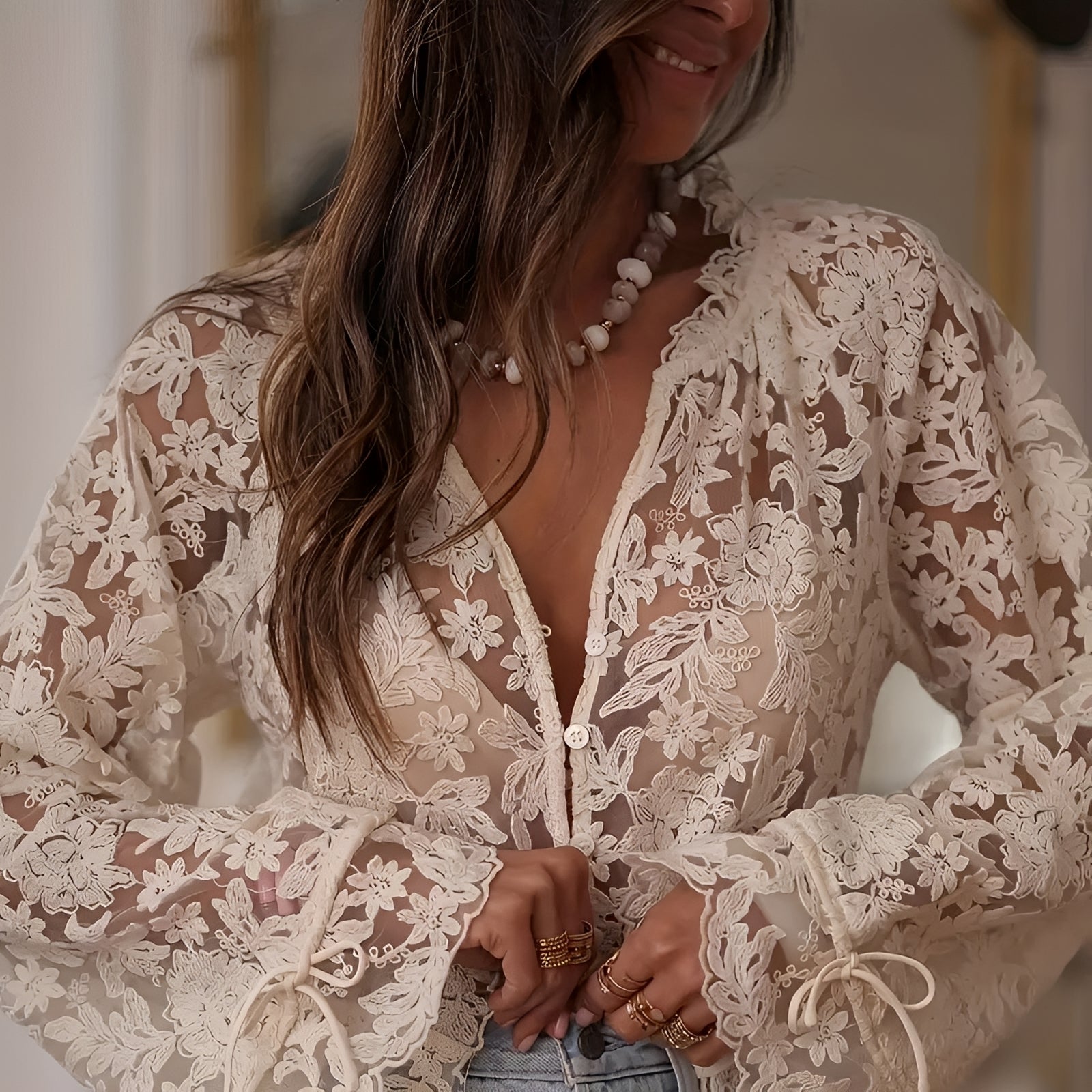 Alexia - Modische Bluse mit floralen Details