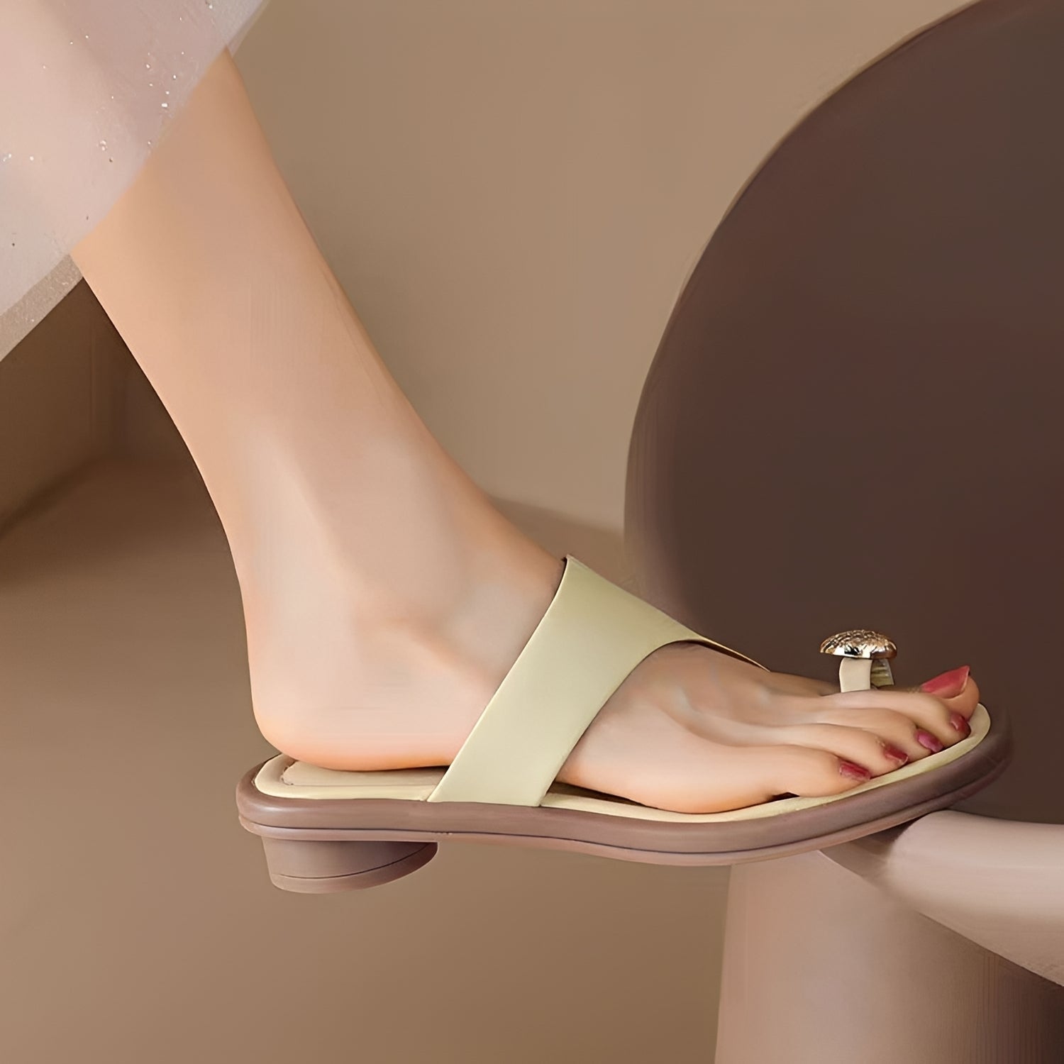 Deanna - Stylische Hausschuhe mit Schnalle