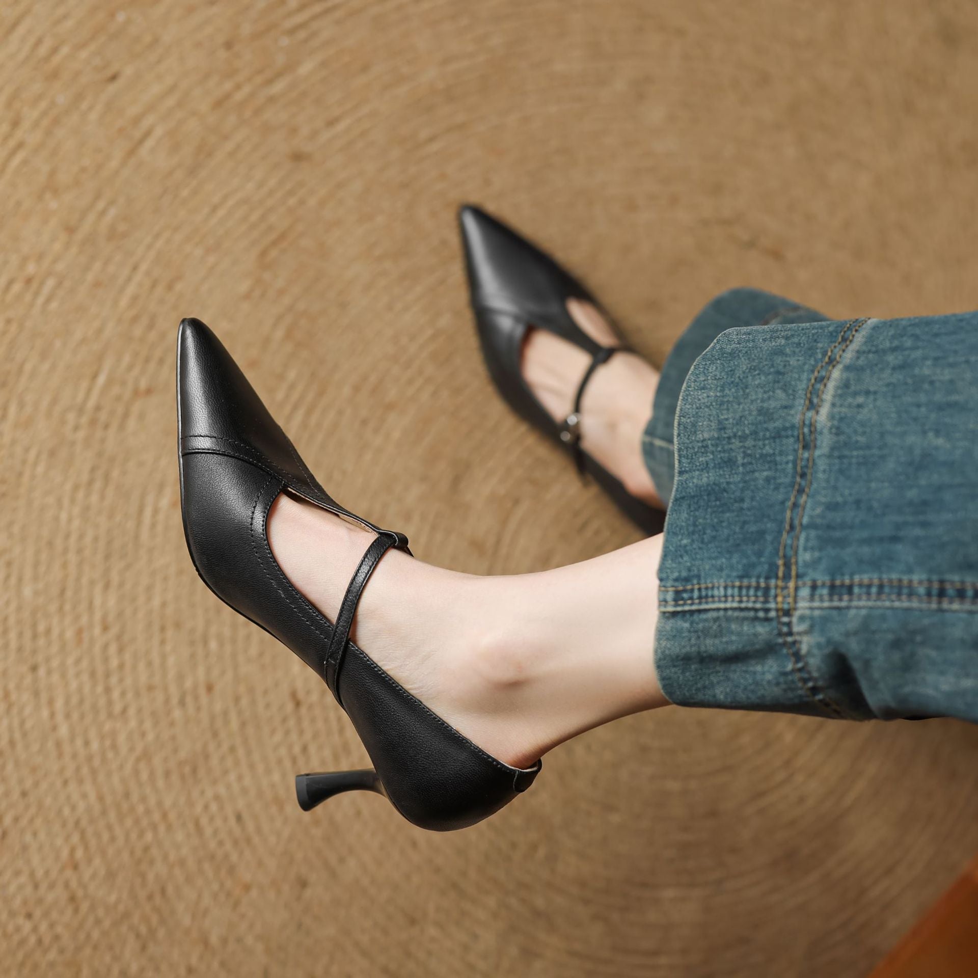 Ellis - Trendige Stiletto-Absätze mit T-Riemen