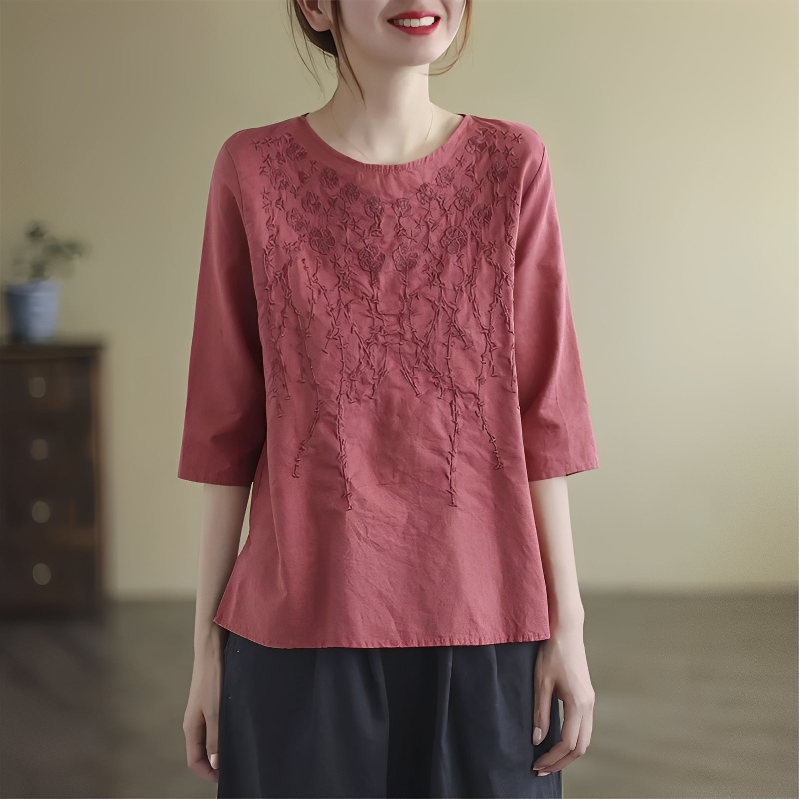 Amelia - Damenbluse mit Stickerei und halben Ärmeln
