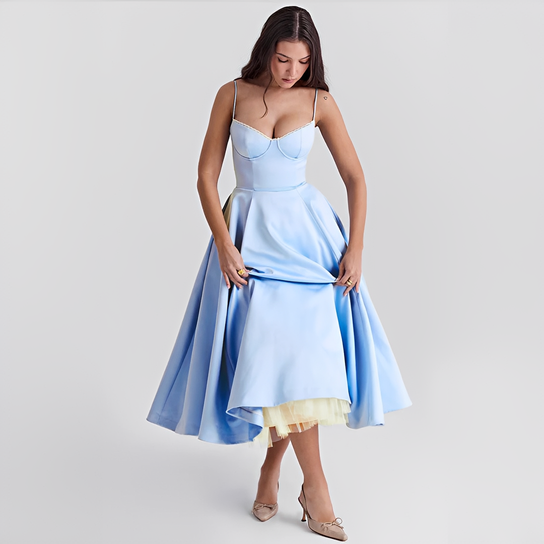 Zendaya - Elegantes Kleid in doppelter Lage