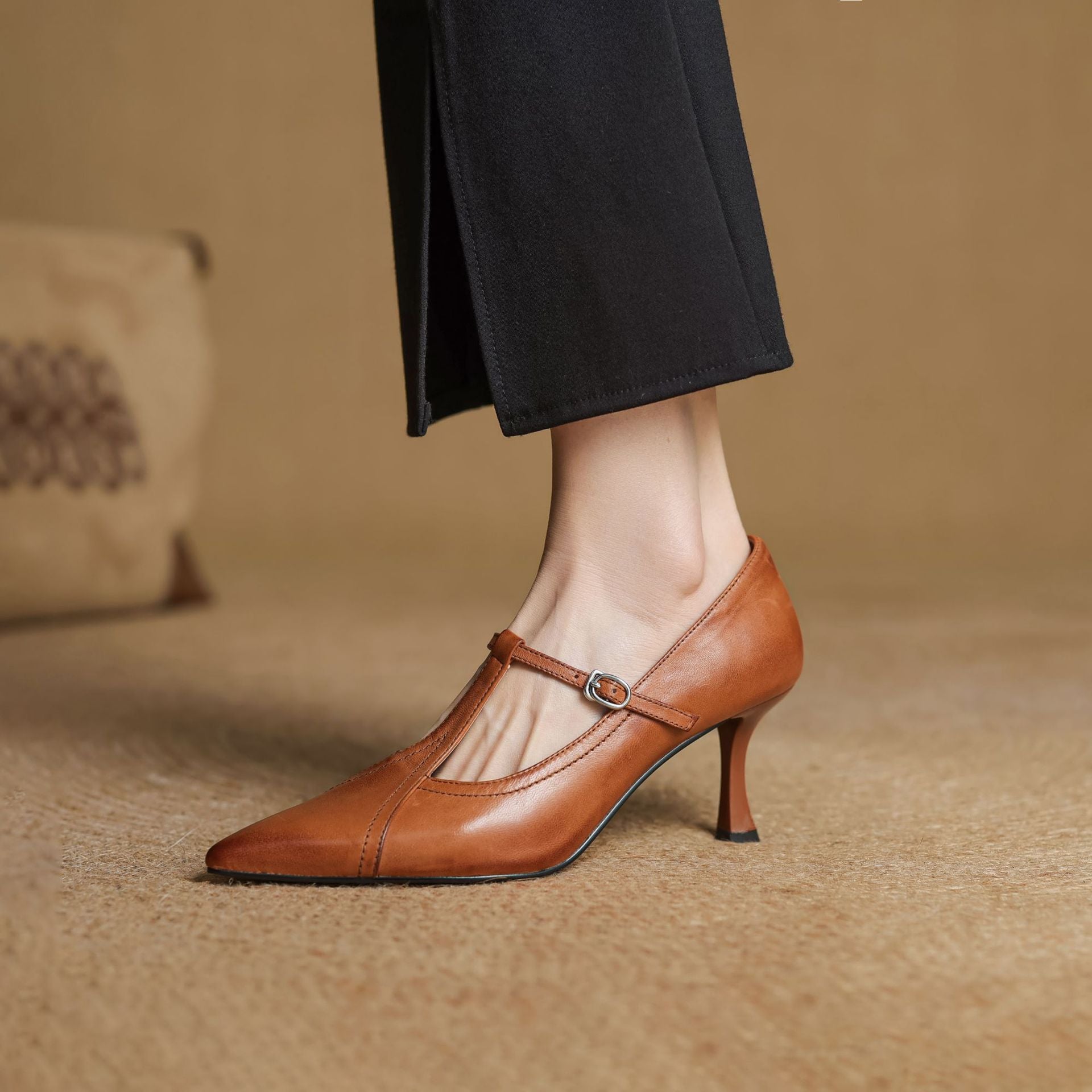Ellis - Trendige Stiletto-Absätze mit T-Riemen