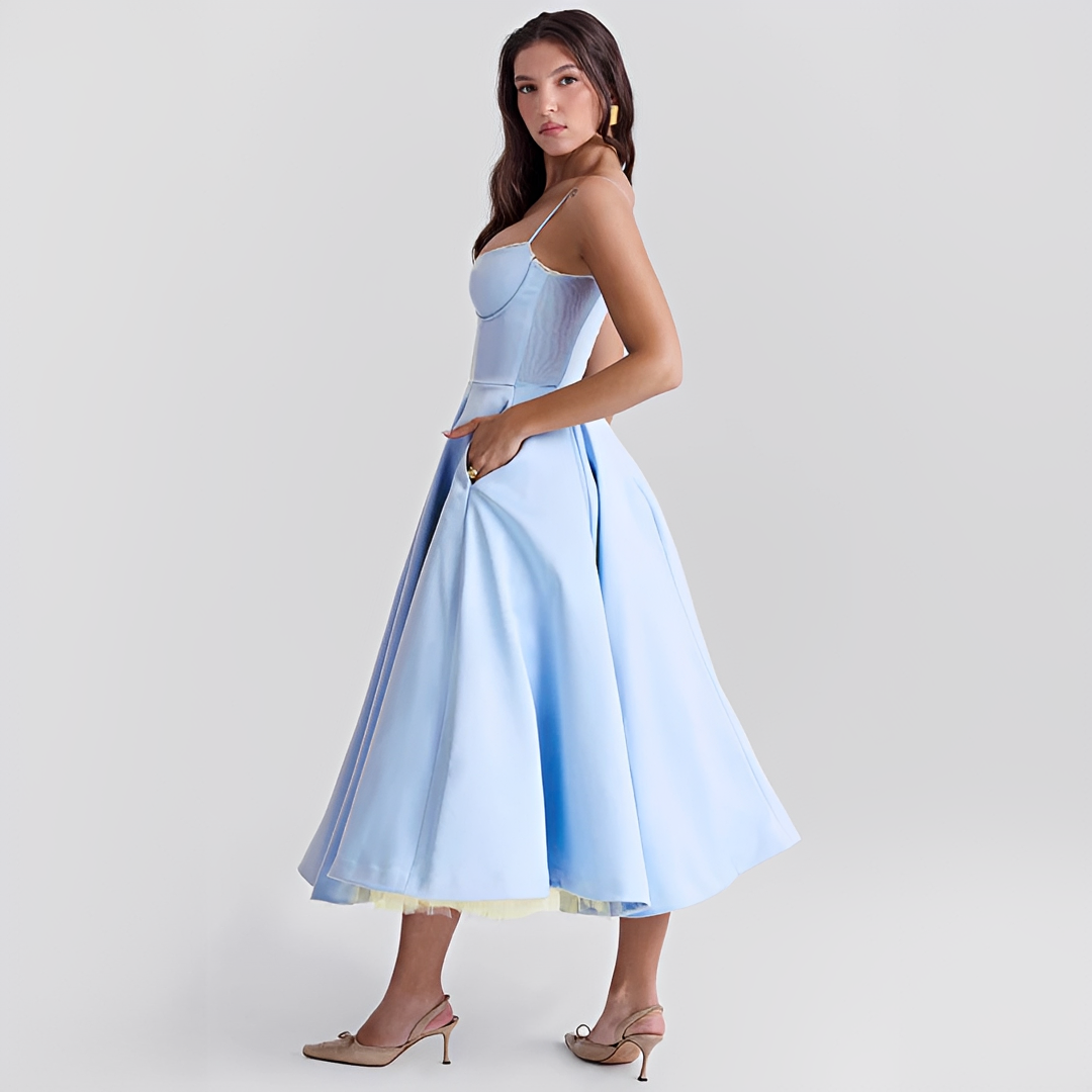Zendaya - Elegantes Kleid in doppelter Lage