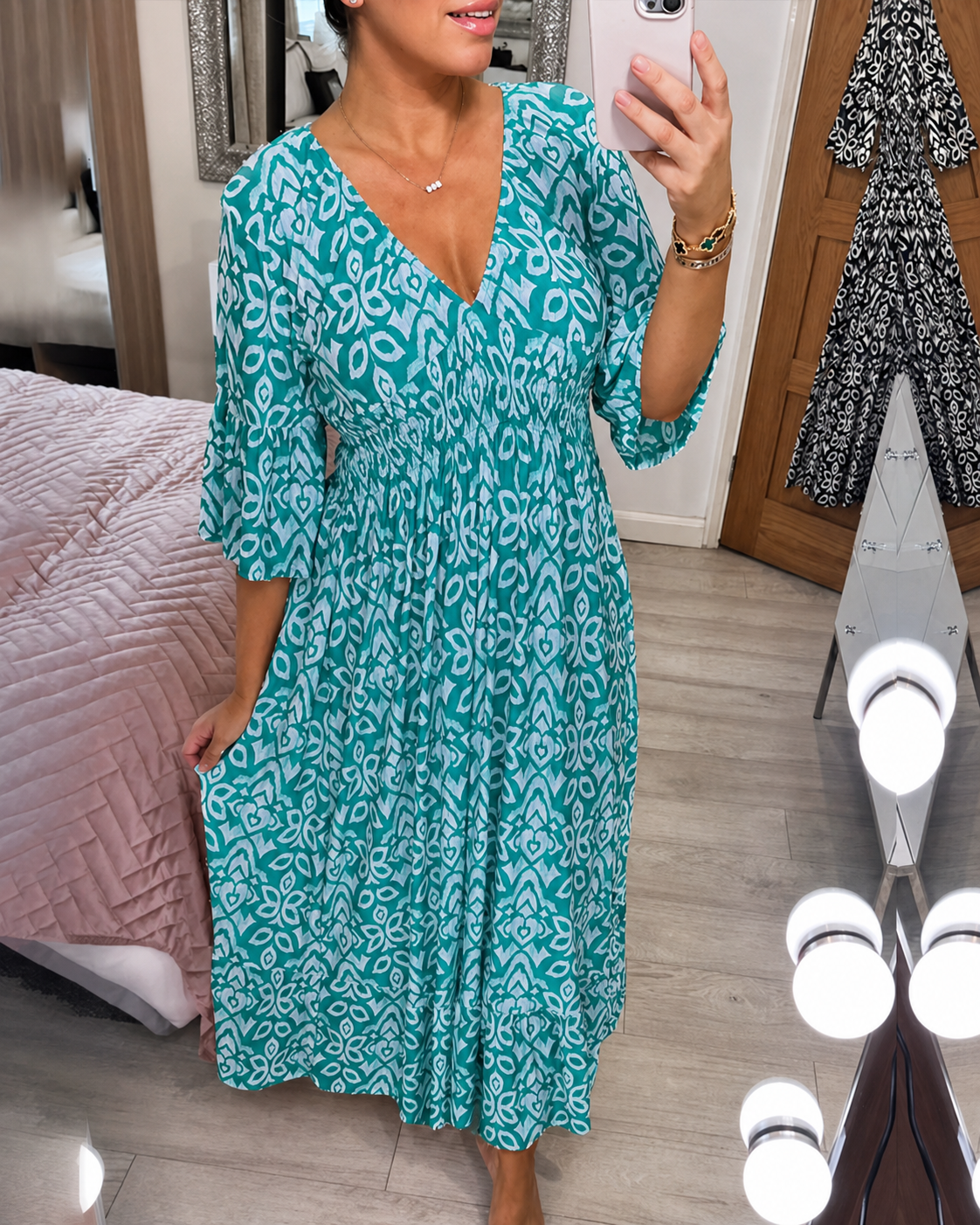 Yvonne - Schickes Kleid mit Details