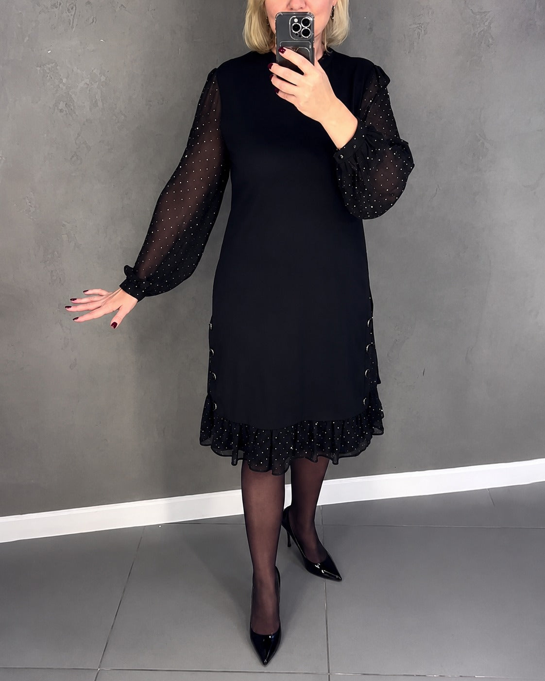 Gabriela - Schickes Kleid mit langen Ärmeln und Punkten
