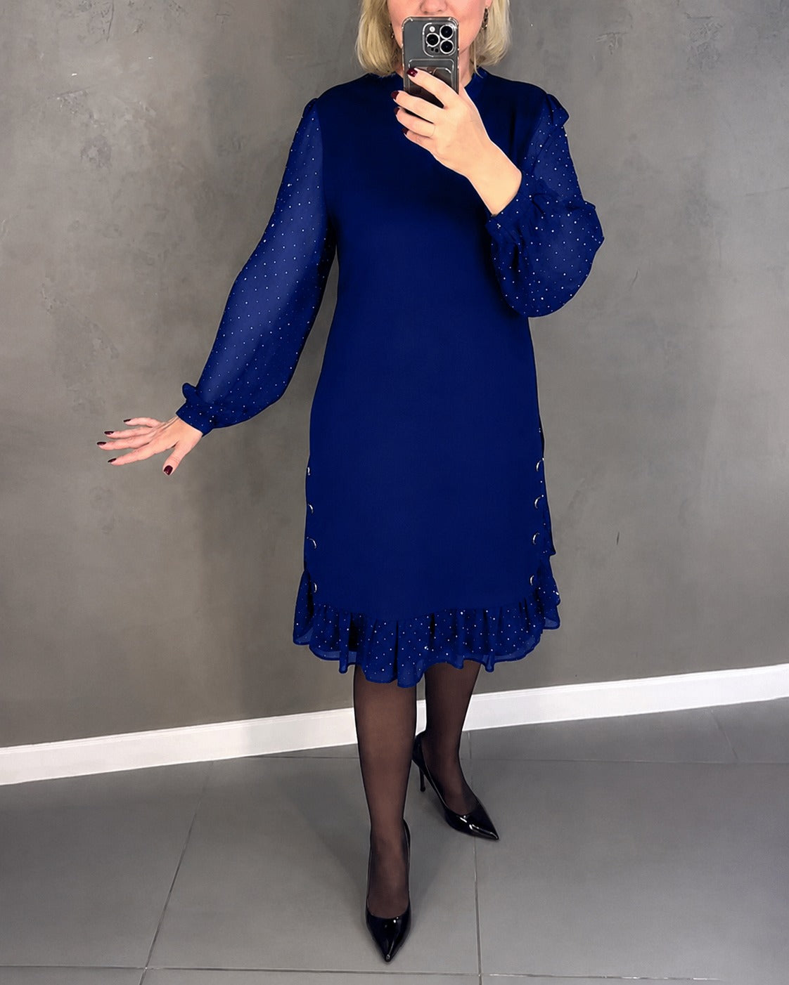 Gabriela - Schickes Kleid mit langen Ärmeln und Punkten