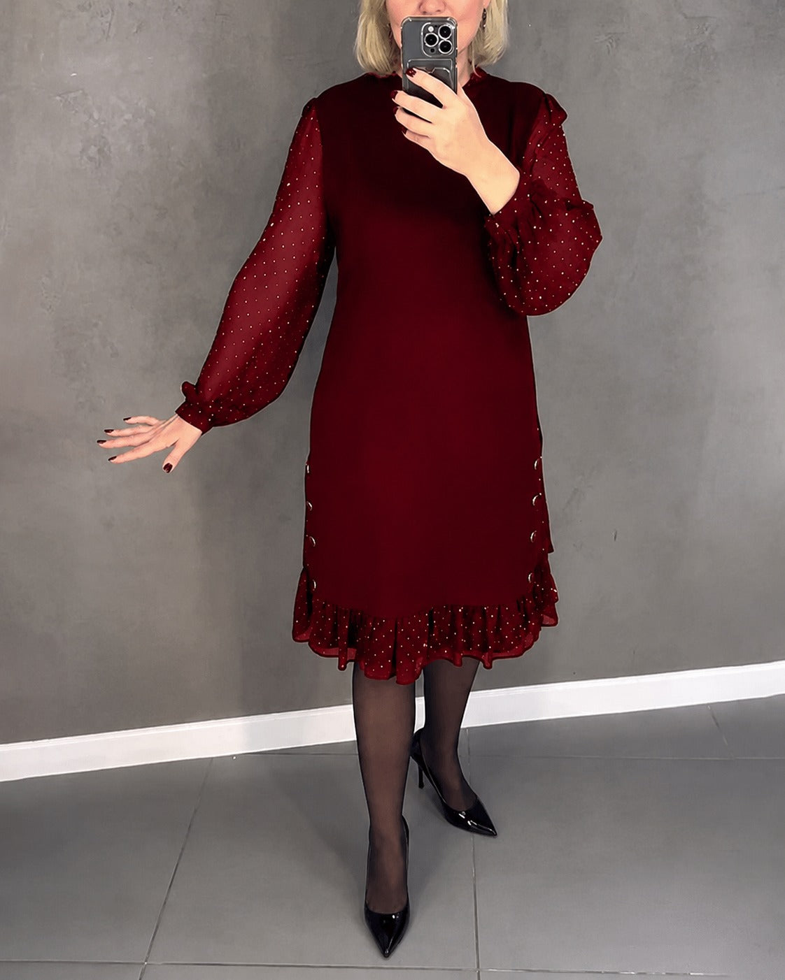 Gabriela - Schickes Kleid mit langen Ärmeln und Punkten