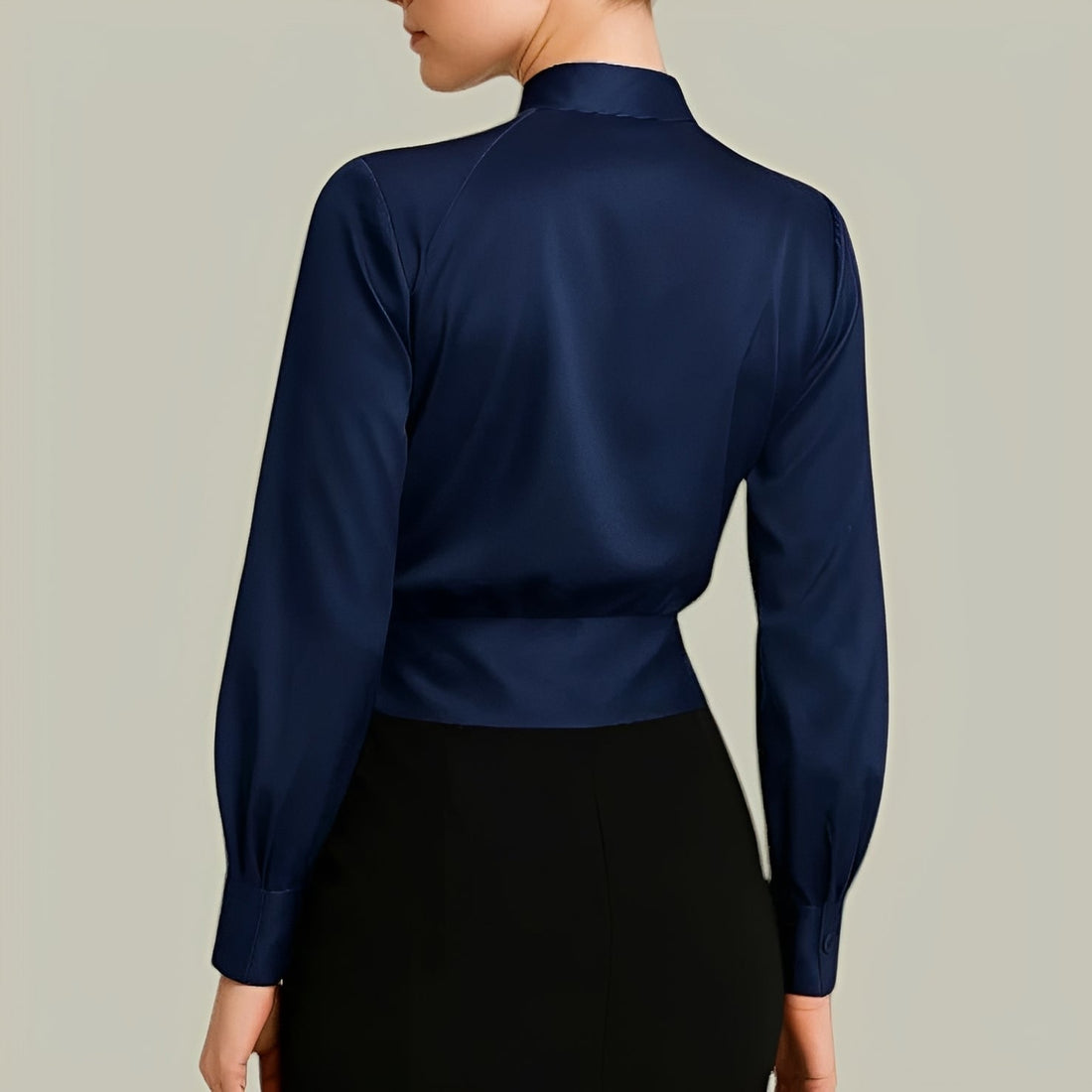 Livia - Elegante Langarmbluse im Wickeldesign