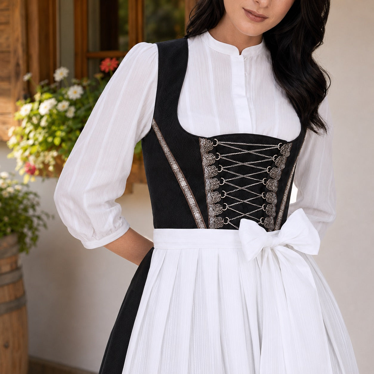 Nina - Dirndl im modernen Oktoberfest-Stil mit langen Ärmeln