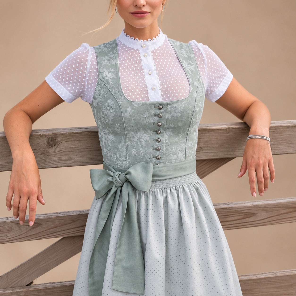 Cora - Traditionelles Oktoberfestkleid mit Schleifendetail