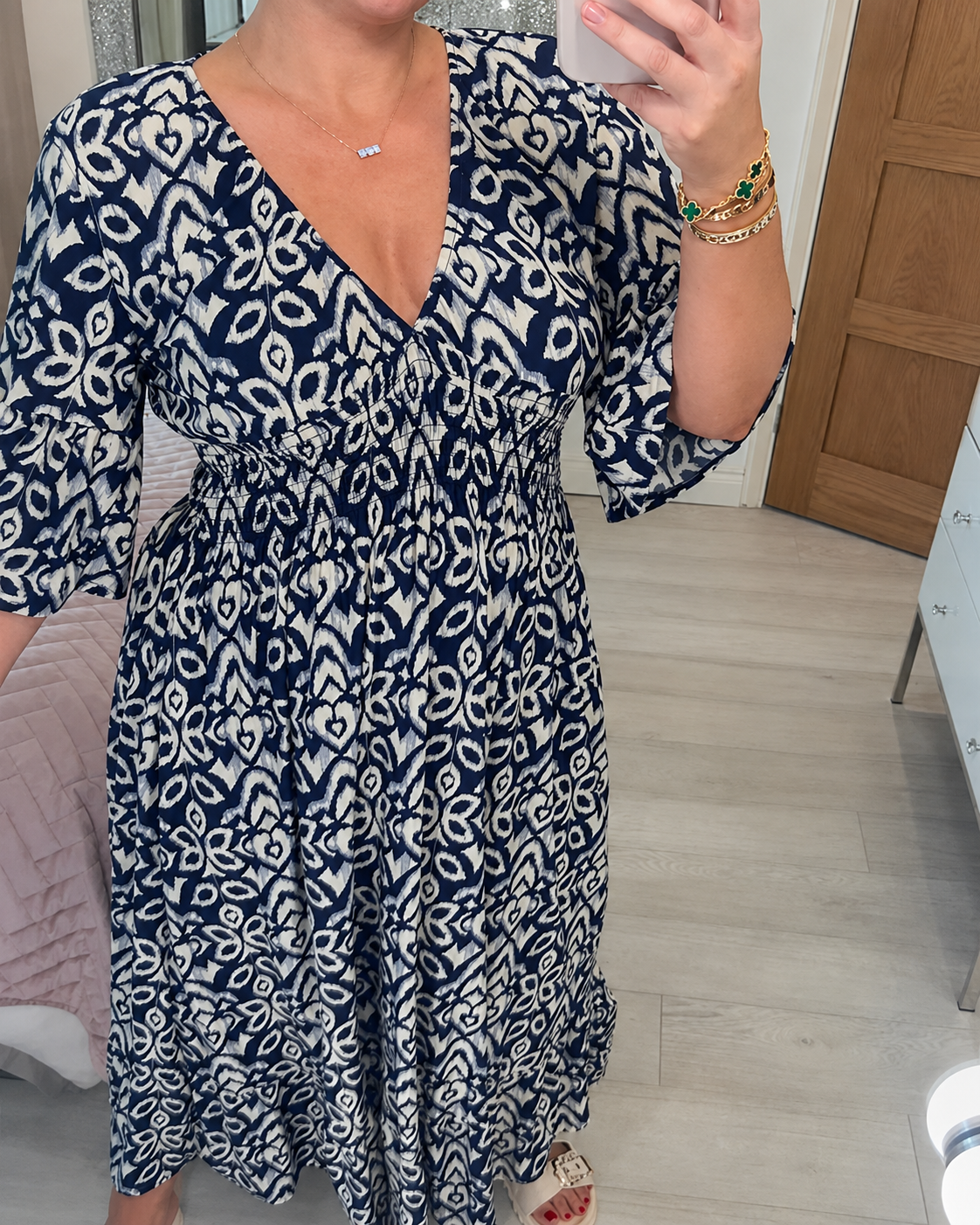 Yvonne - Schickes Kleid mit Details