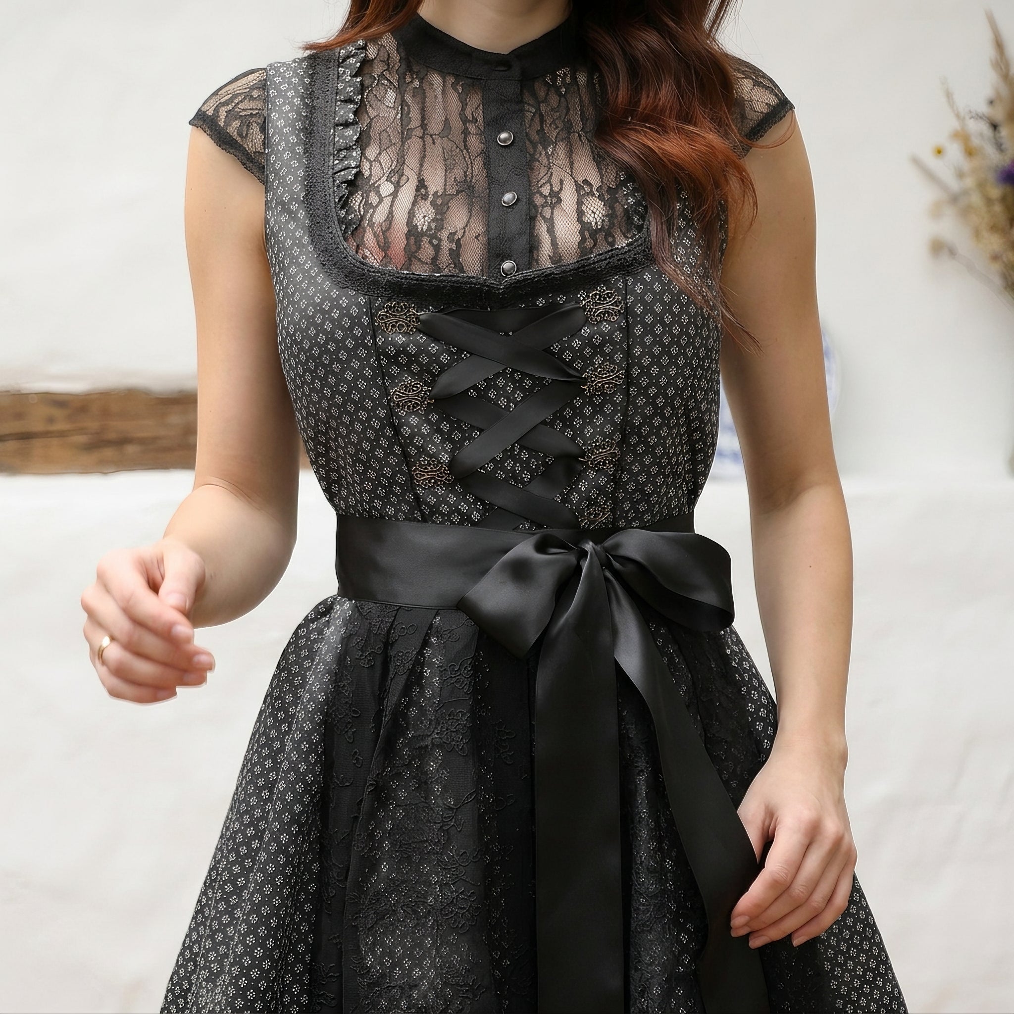 Yasmine - Elegantes kurzes Dirndl für das Oktoberfest
