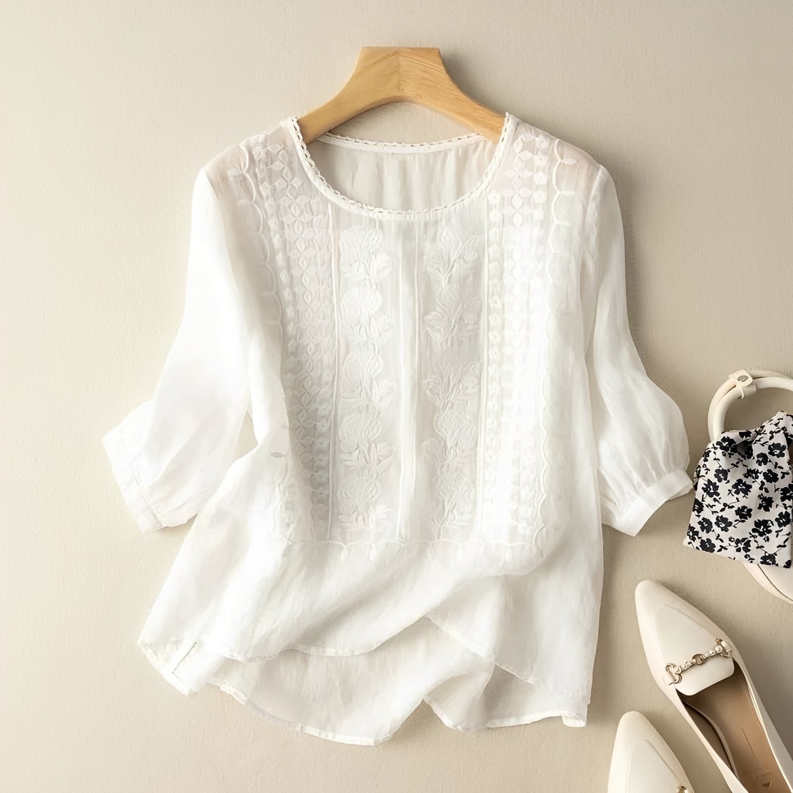 Daniyal - Luftige Bluse mit gesticktem Muster